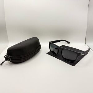Fresh and Stylish Polarized Glass with Contrast Colors, PC Frame